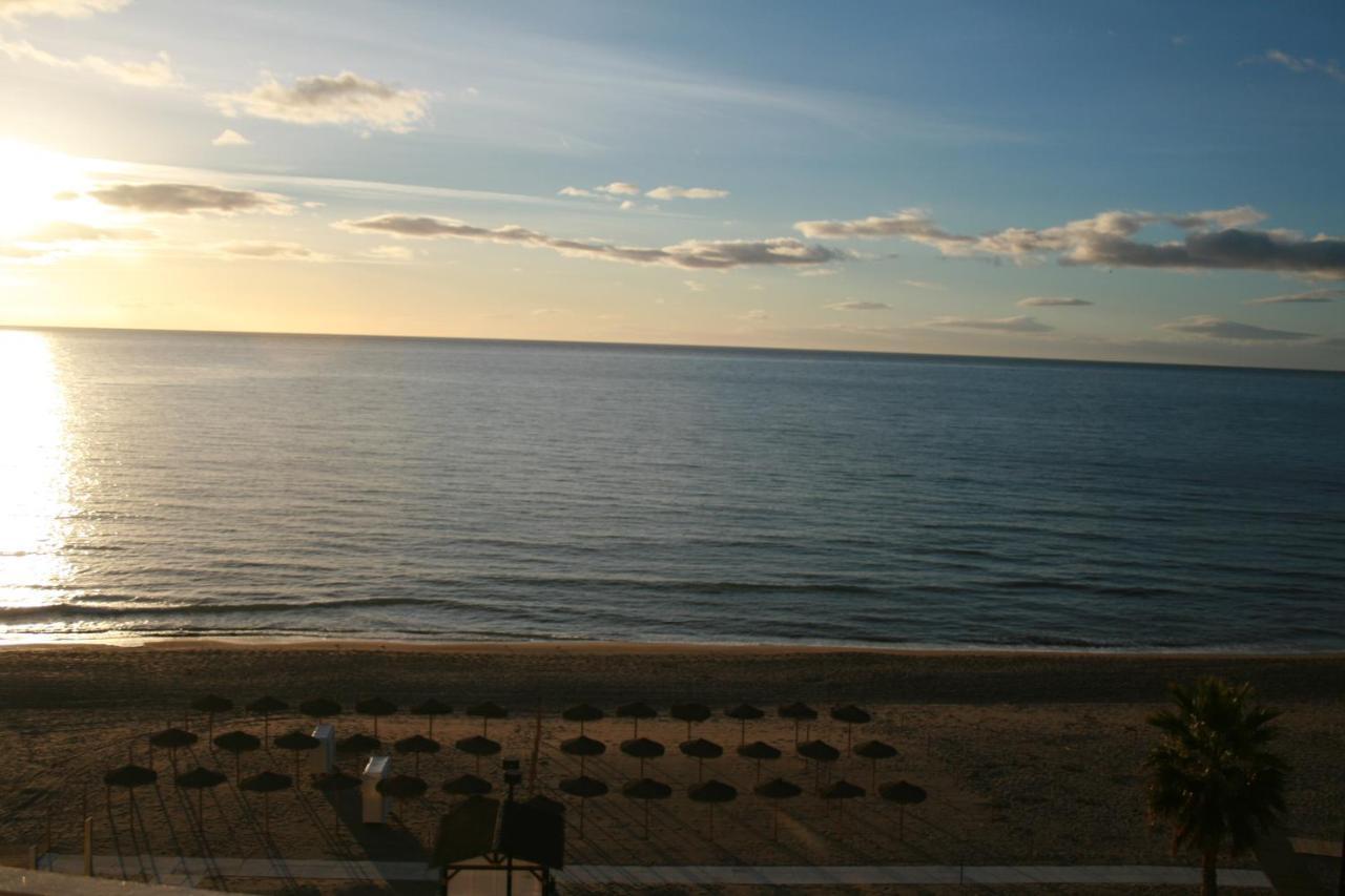 Apartamento En Primera Linea/Beachfront Apartment フエンヒロラ エクステリア 写真