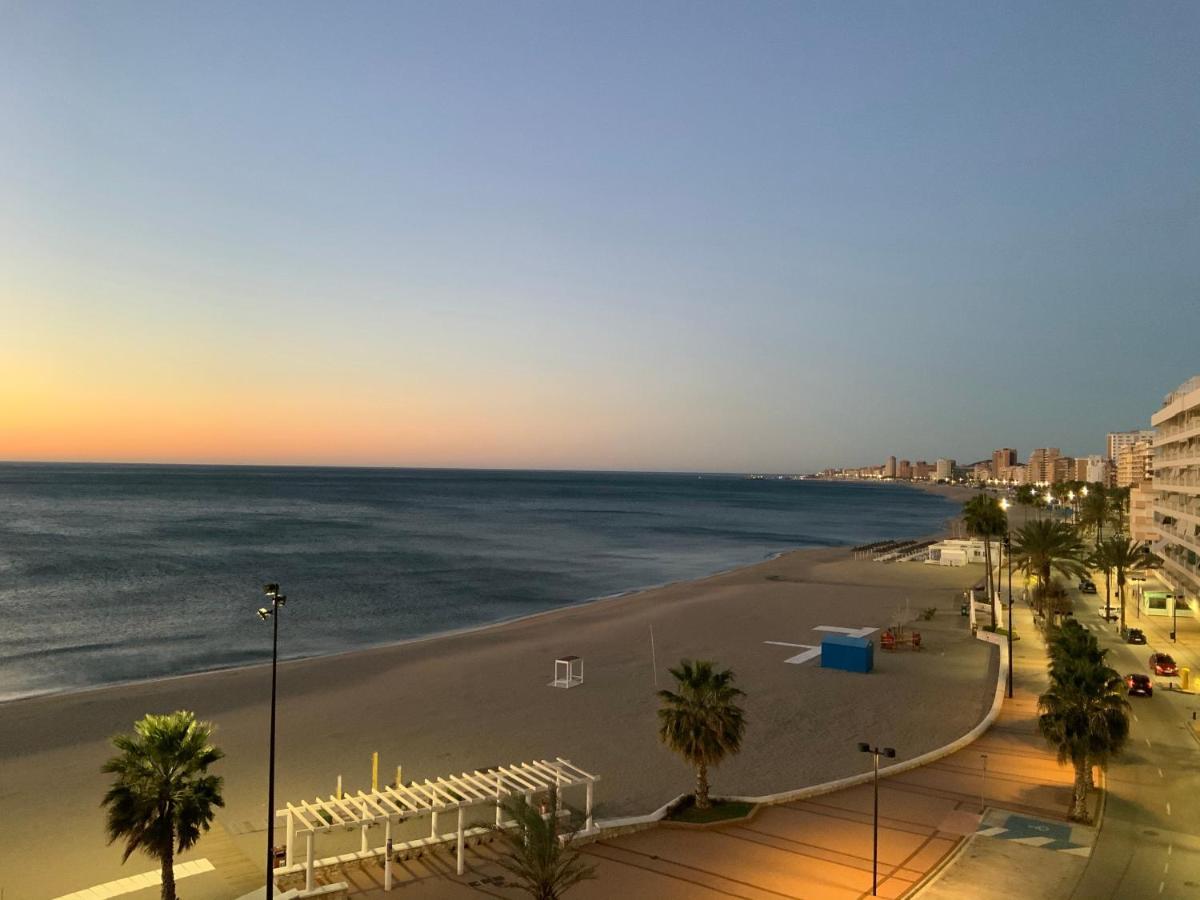 Apartamento En Primera Linea/Beachfront Apartment フエンヒロラ エクステリア 写真