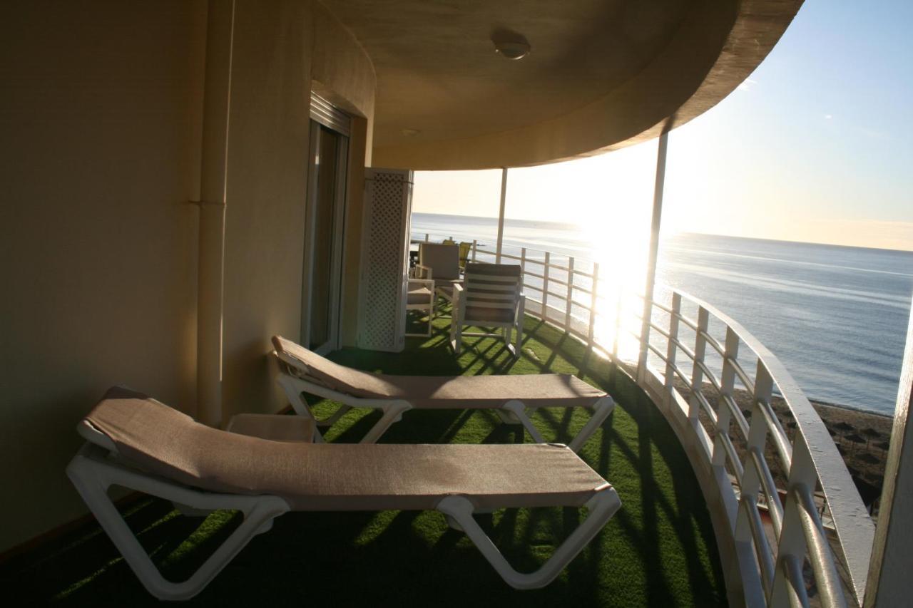 Apartamento En Primera Linea/Beachfront Apartment フエンヒロラ エクステリア 写真