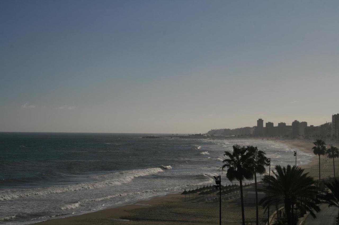 Apartamento En Primera Linea/Beachfront Apartment フエンヒロラ エクステリア 写真