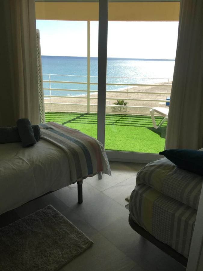 Apartamento En Primera Linea/Beachfront Apartment フエンヒロラ エクステリア 写真