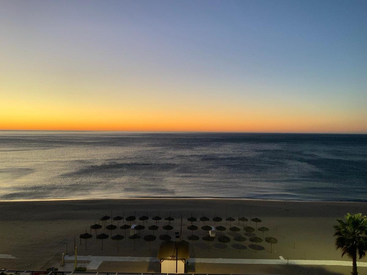 Apartamento En Primera Linea/Beachfront Apartment フエンヒロラ エクステリア 写真