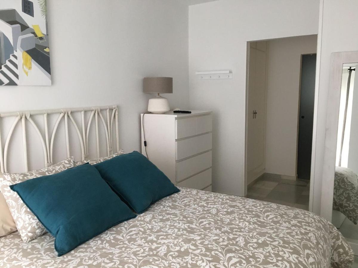 Apartamento En Primera Linea/Beachfront Apartment フエンヒロラ エクステリア 写真