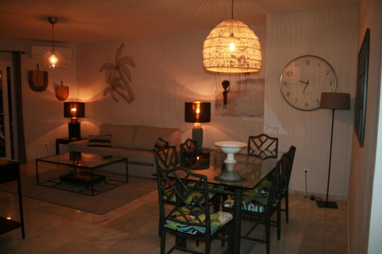 Apartamento En Primera Linea/Beachfront Apartment フエンヒロラ エクステリア 写真