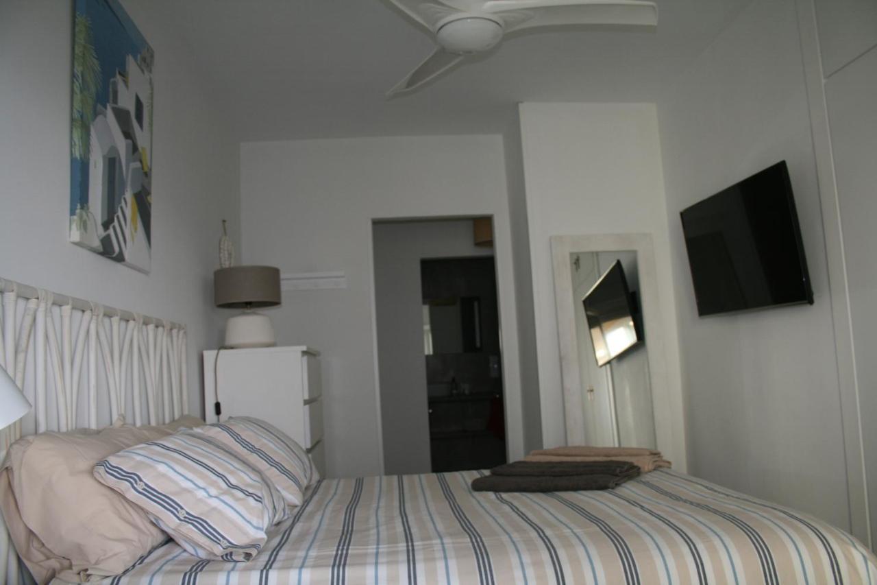 Apartamento En Primera Linea/Beachfront Apartment フエンヒロラ エクステリア 写真