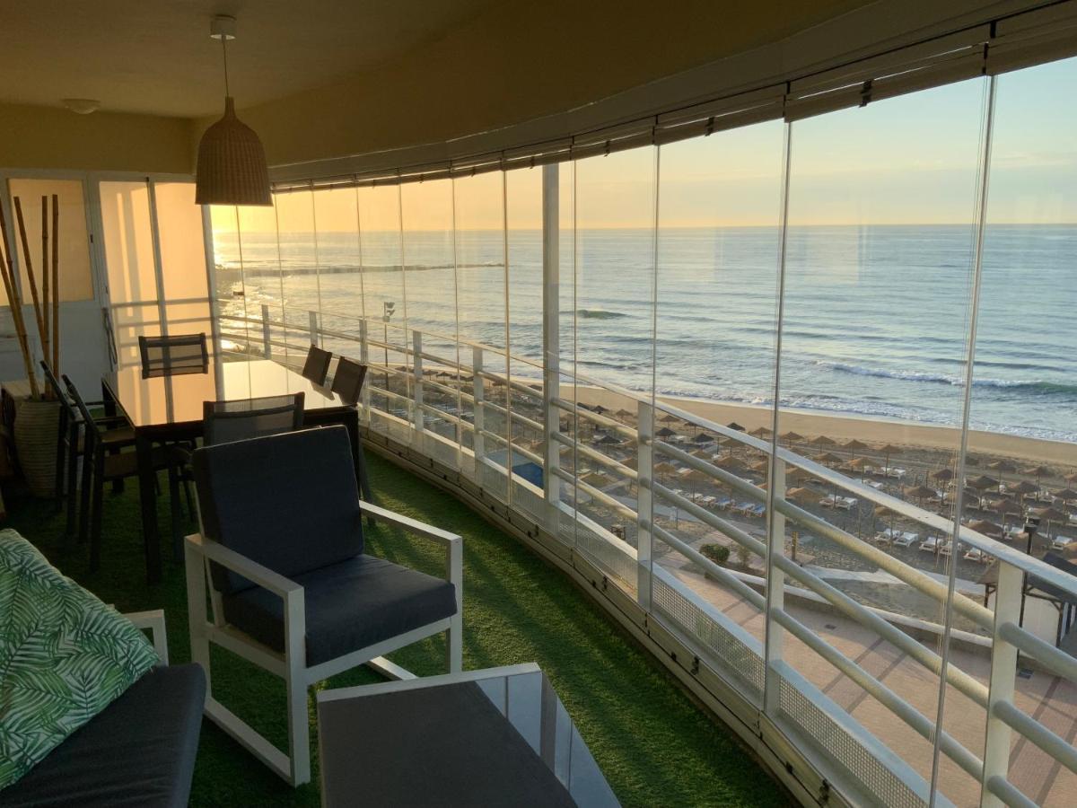 Apartamento En Primera Linea/Beachfront Apartment フエンヒロラ エクステリア 写真