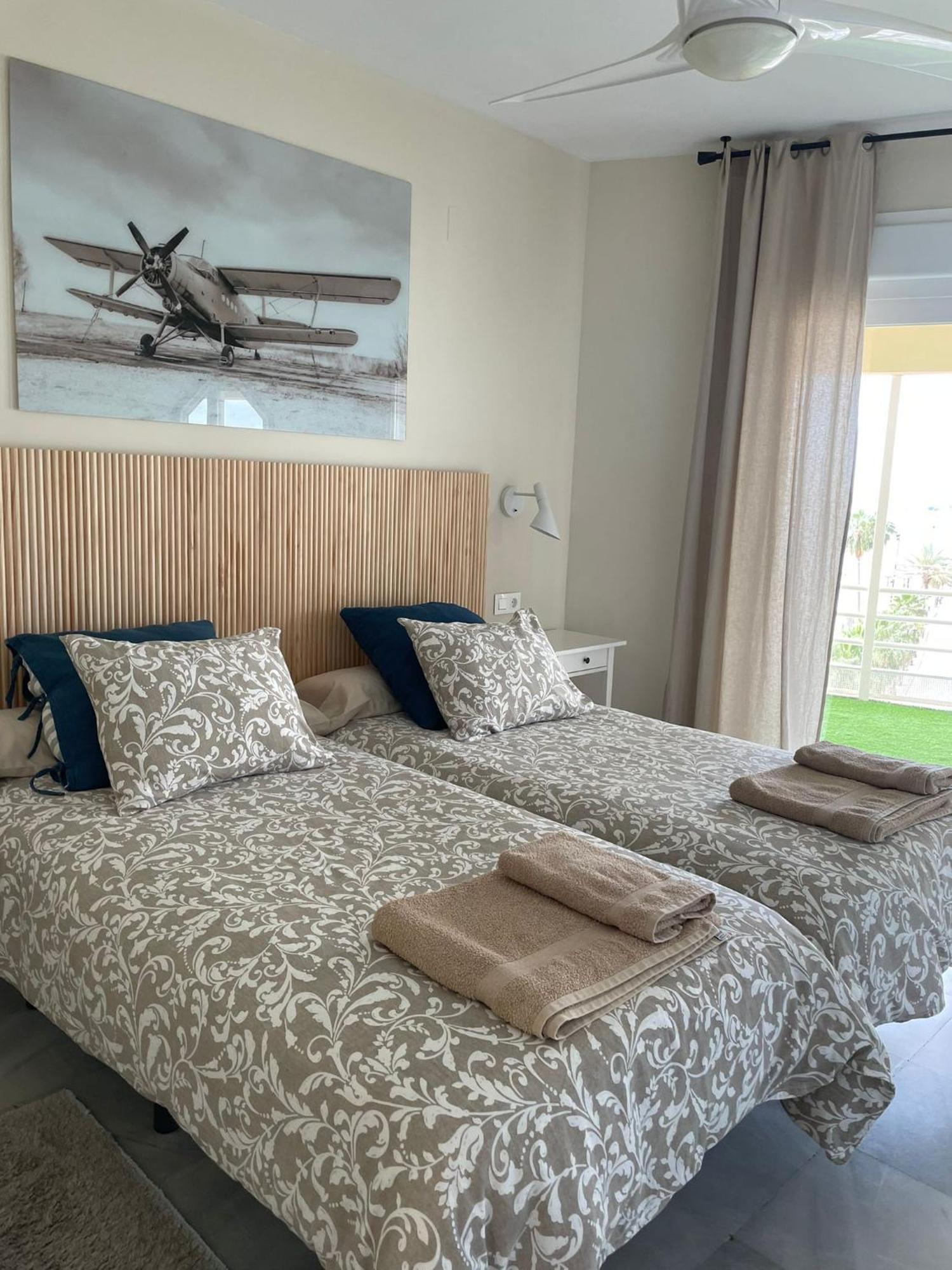Apartamento En Primera Linea/Beachfront Apartment フエンヒロラ エクステリア 写真