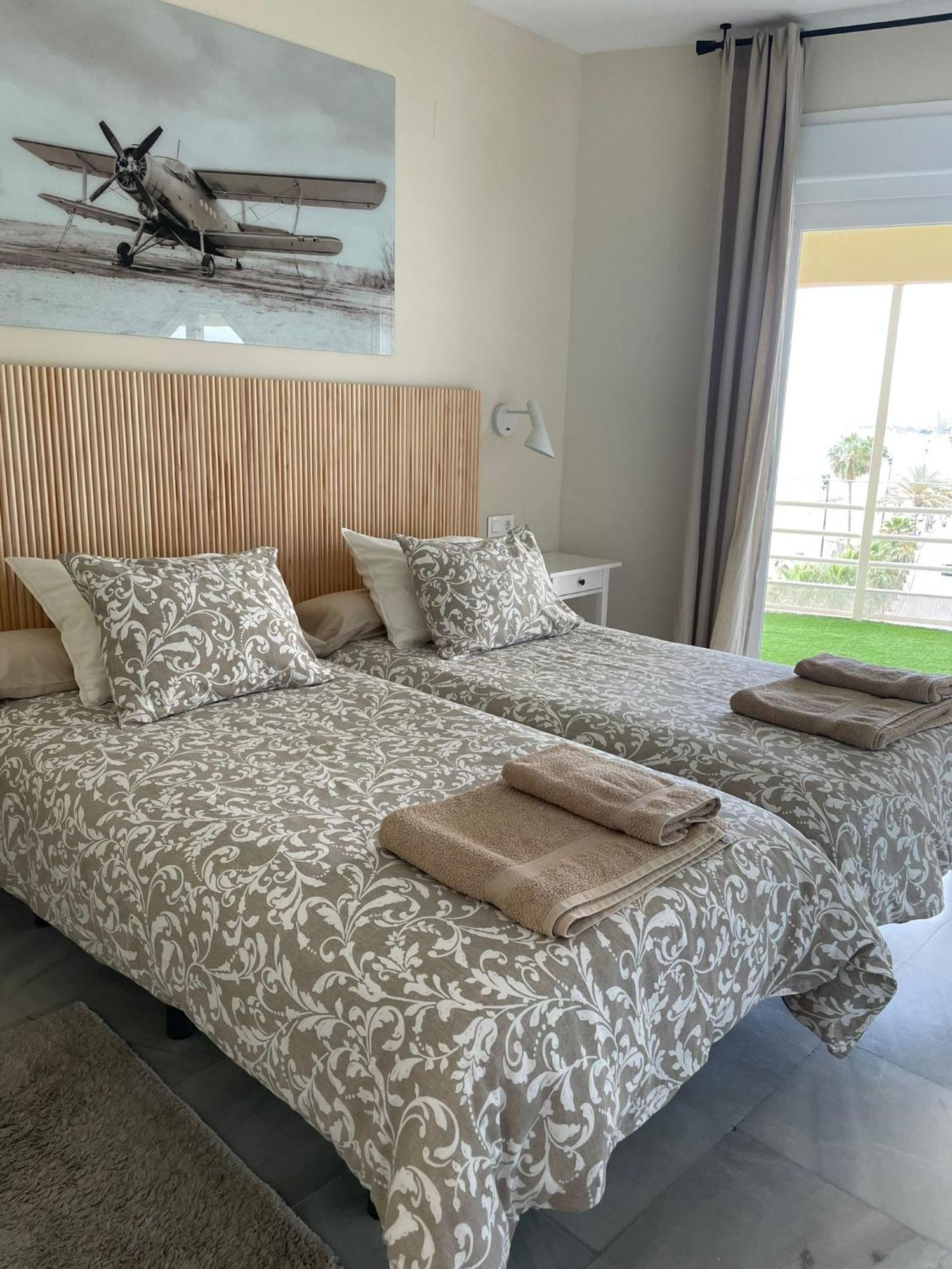 Apartamento En Primera Linea/Beachfront Apartment フエンヒロラ エクステリア 写真